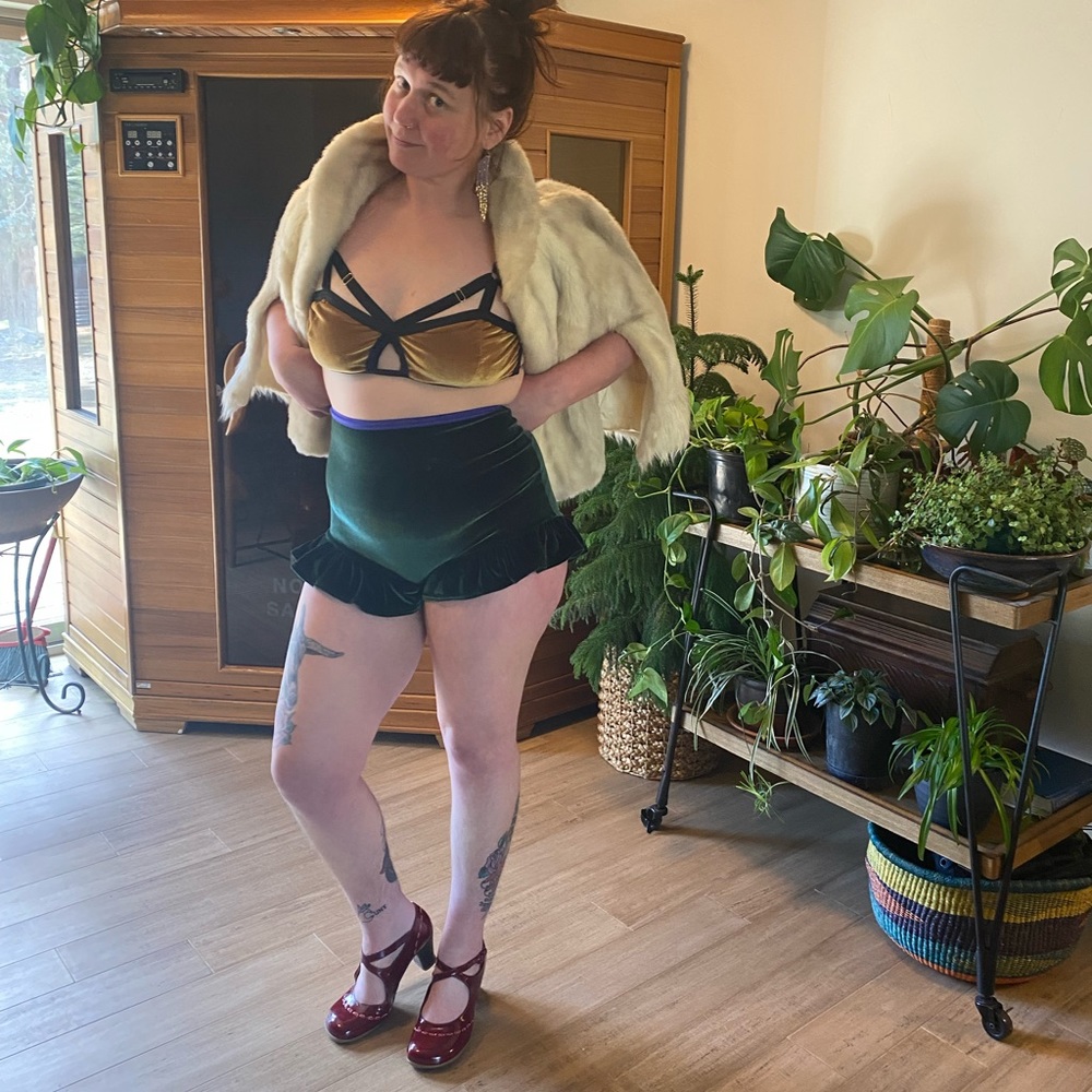 Solstice initiates ruffle shorts L